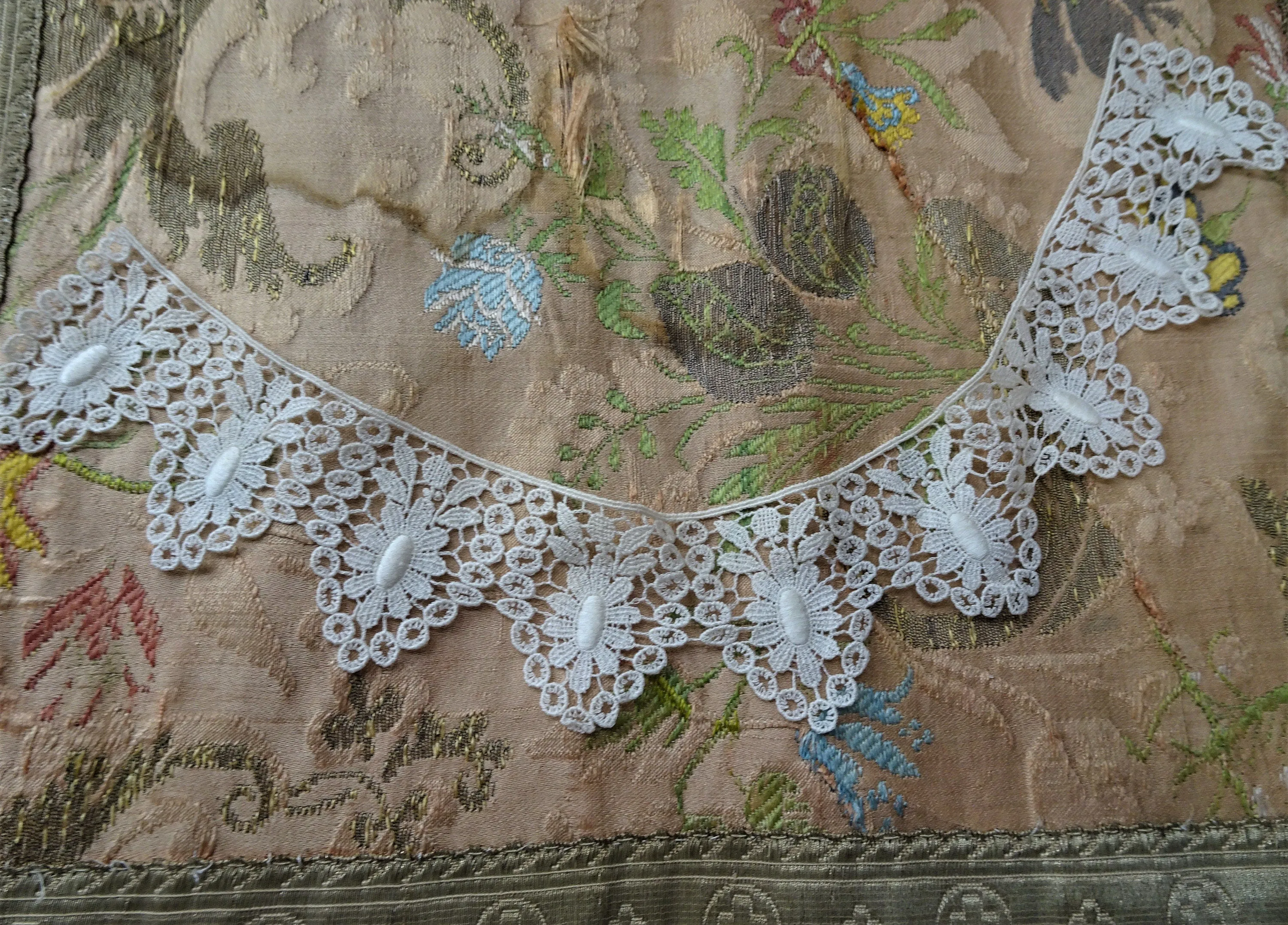 LOVELY Antique French Lace,Cotton Lace Small Collar or Trim,Beautiful Intricate Pattern,Dolls,Bridal Lace,Heirloom Sewing,Collectible Lace